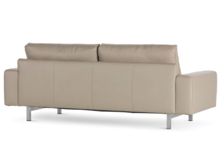 Montara Sofa high leg in beige with tufted cushions back