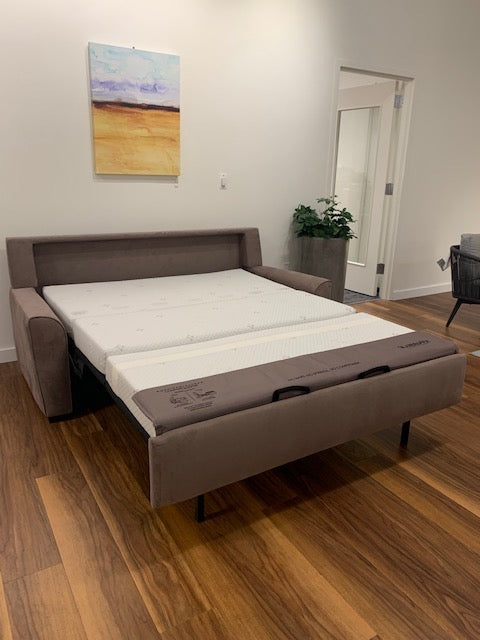 Ashton Queen Sleeper by American Leather