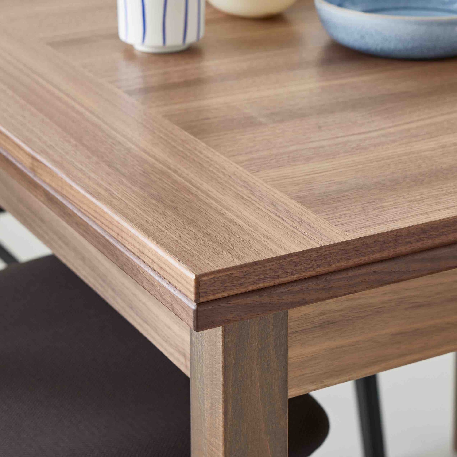 Davis 35" Extendable Dining Table walnut detail