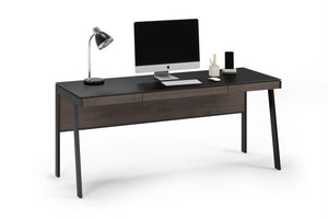 Front view of the Sigma 6901 Desk 